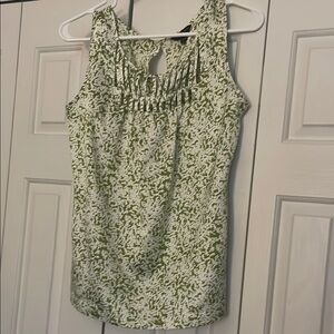 Banana Republic Green Patterned Sleeveless Top w/ Lattice neckline size small